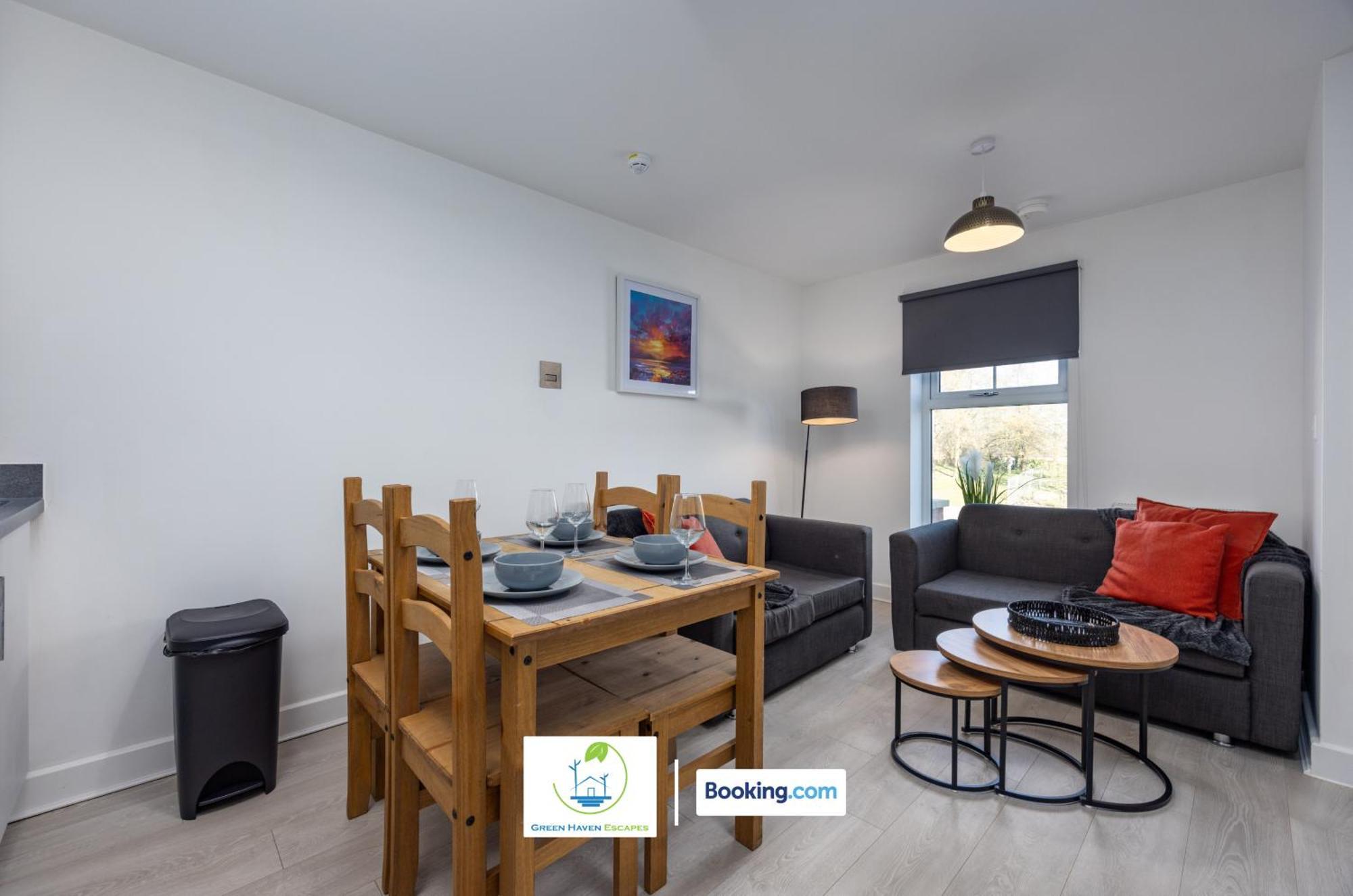 Cosy Retreat By Haven Escapes Short Lets & Serviced Seacroft With Free Off-street Parking & Pet-friendly * Leeds (West Yorkshire)