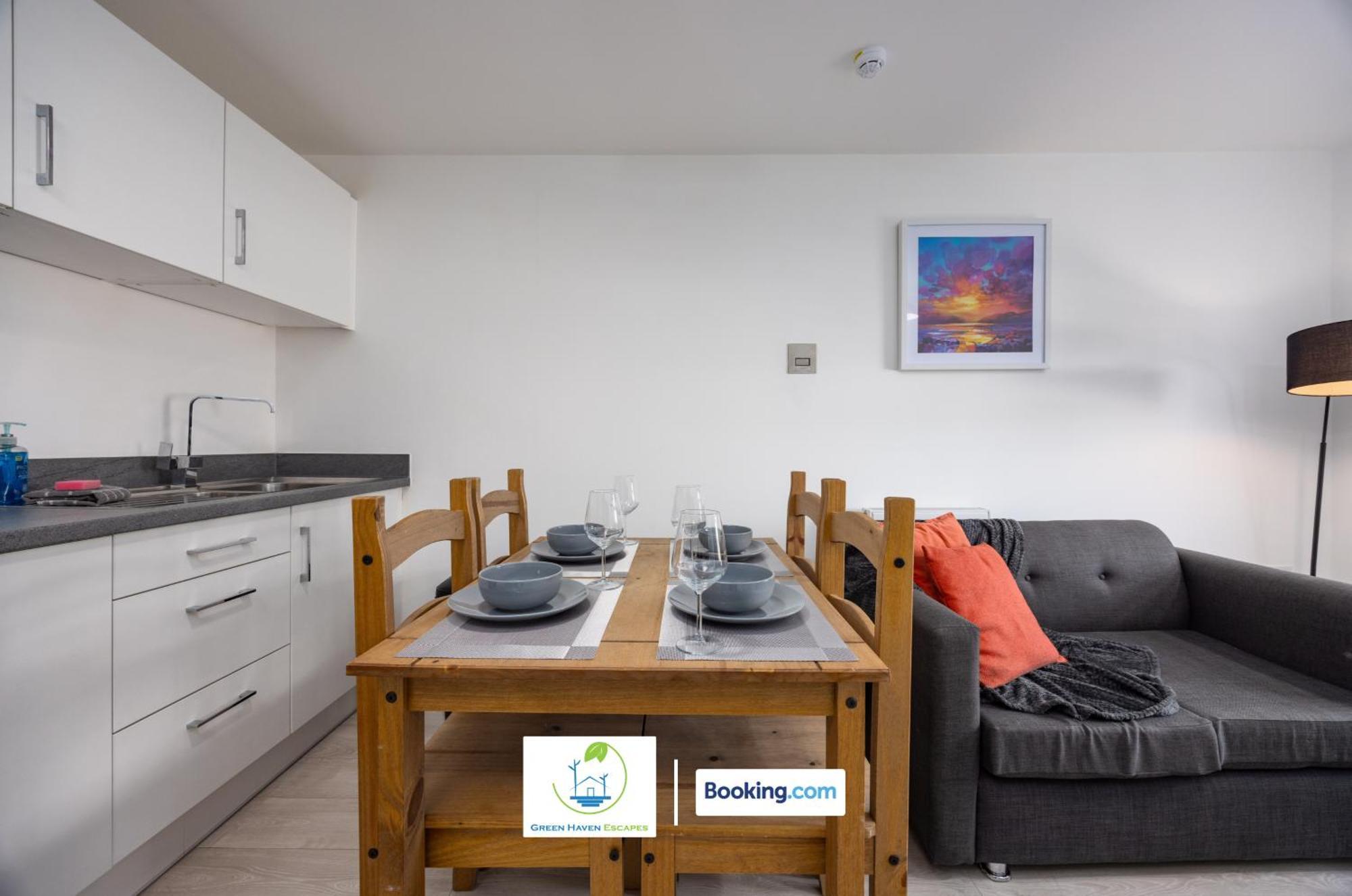 Apartment Cosy Retreat By Haven Escapes Short Lets & Serviced Seacroft With Free Off-street Parking & Pet-friendly *