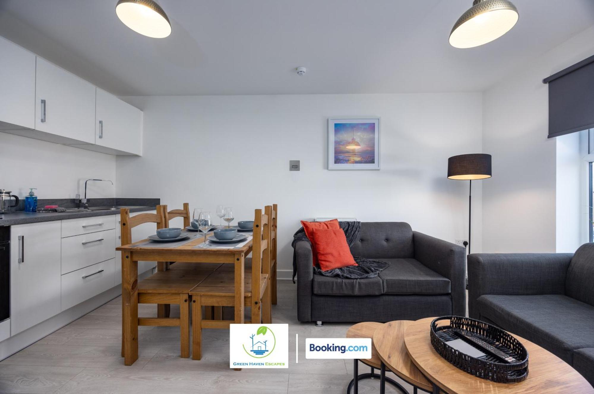 Apartment Cosy Retreat By Haven Escapes Short Lets & Serviced Seacroft With Free Off-street Parking & Pet-friendly Leeds (West Yorkshire)