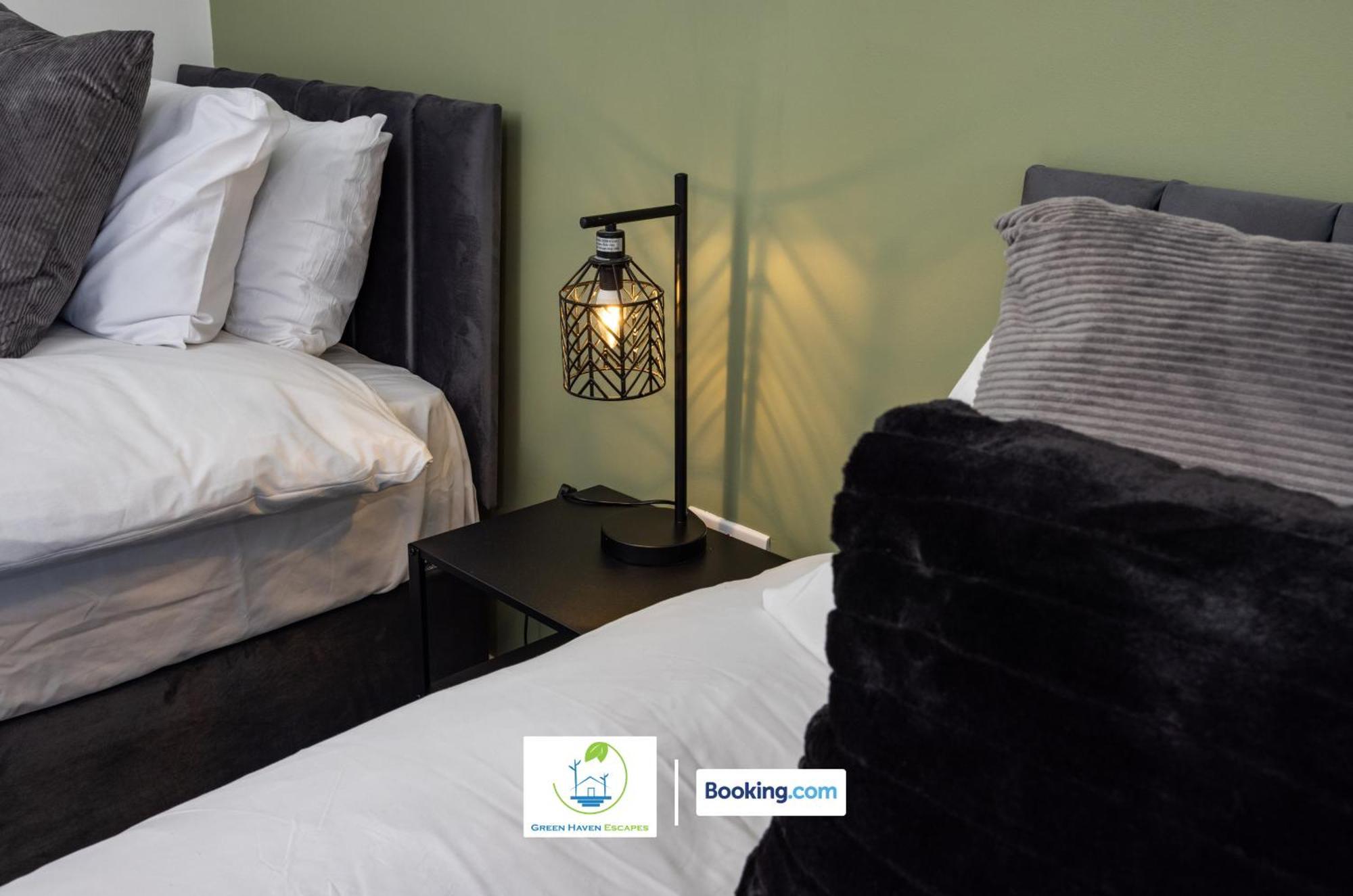 Cosy Retreat By Haven Escapes Short Lets & Serviced Seacroft With Free Off-street Parking & Pet-friendly *