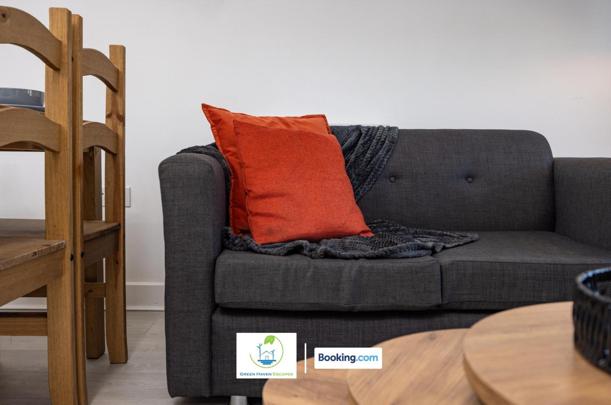 Apartment Cosy Retreat By Haven Escapes Short Lets & Serviced Seacroft With Free Off-street Parking & Pet-friendly Leeds (West Yorkshire)