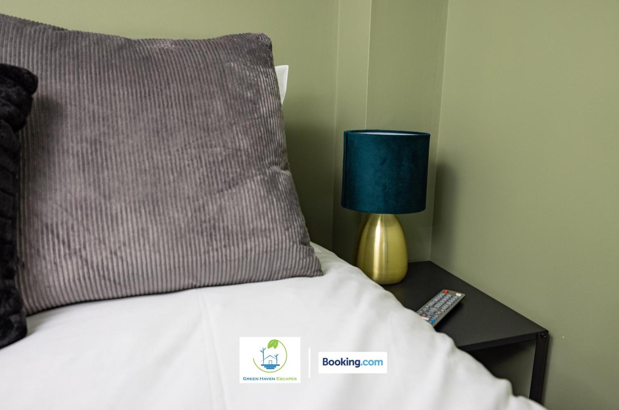 Cosy Retreat By Haven Escapes Short Lets & Serviced Seacroft With Free Off-street Parking & Pet-friendly