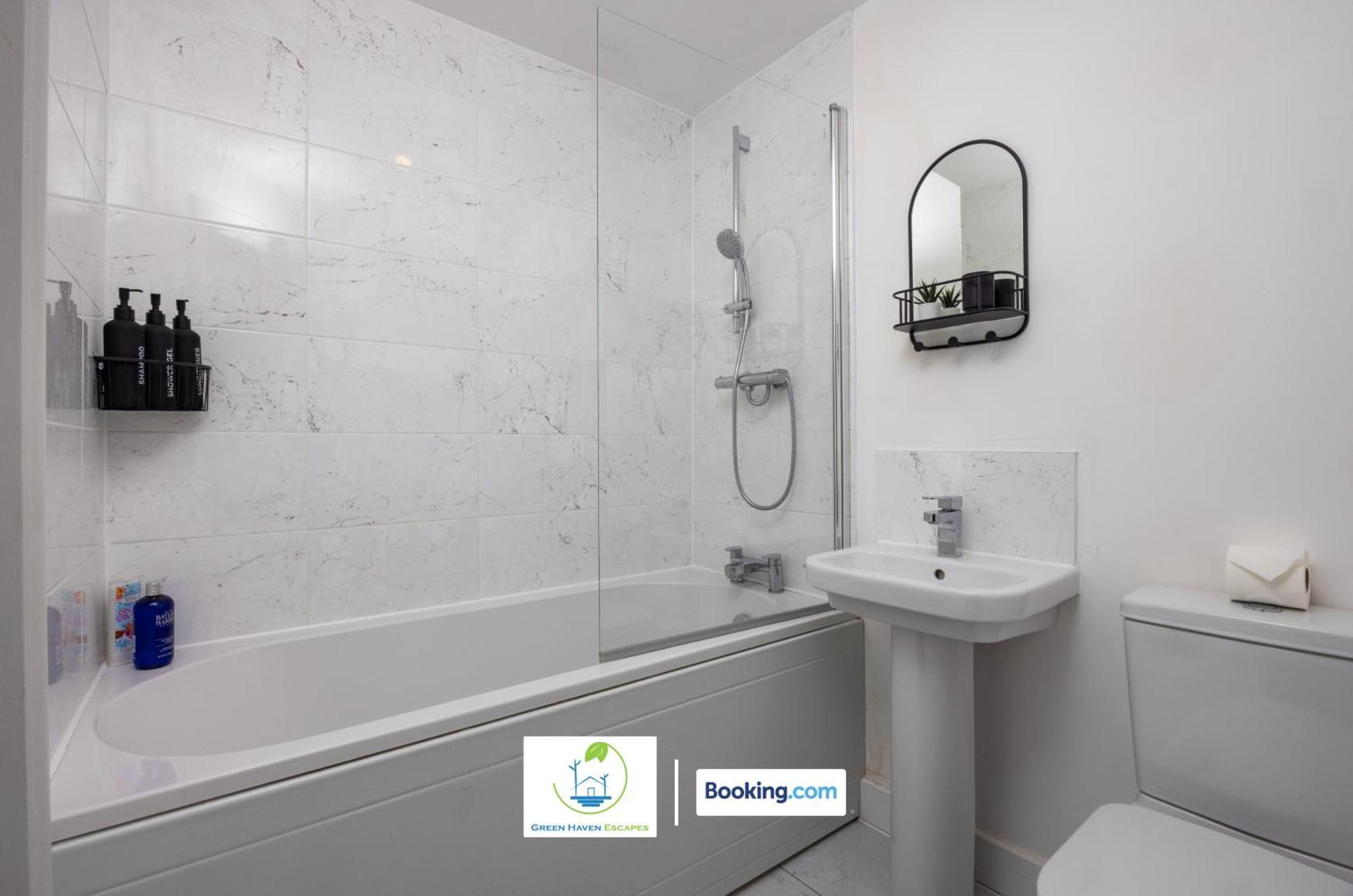 Cosy Retreat By Haven Escapes Short Lets & Serviced Seacroft With Free Off-street Parking & Pet-friendly Leeds (West Yorkshire)