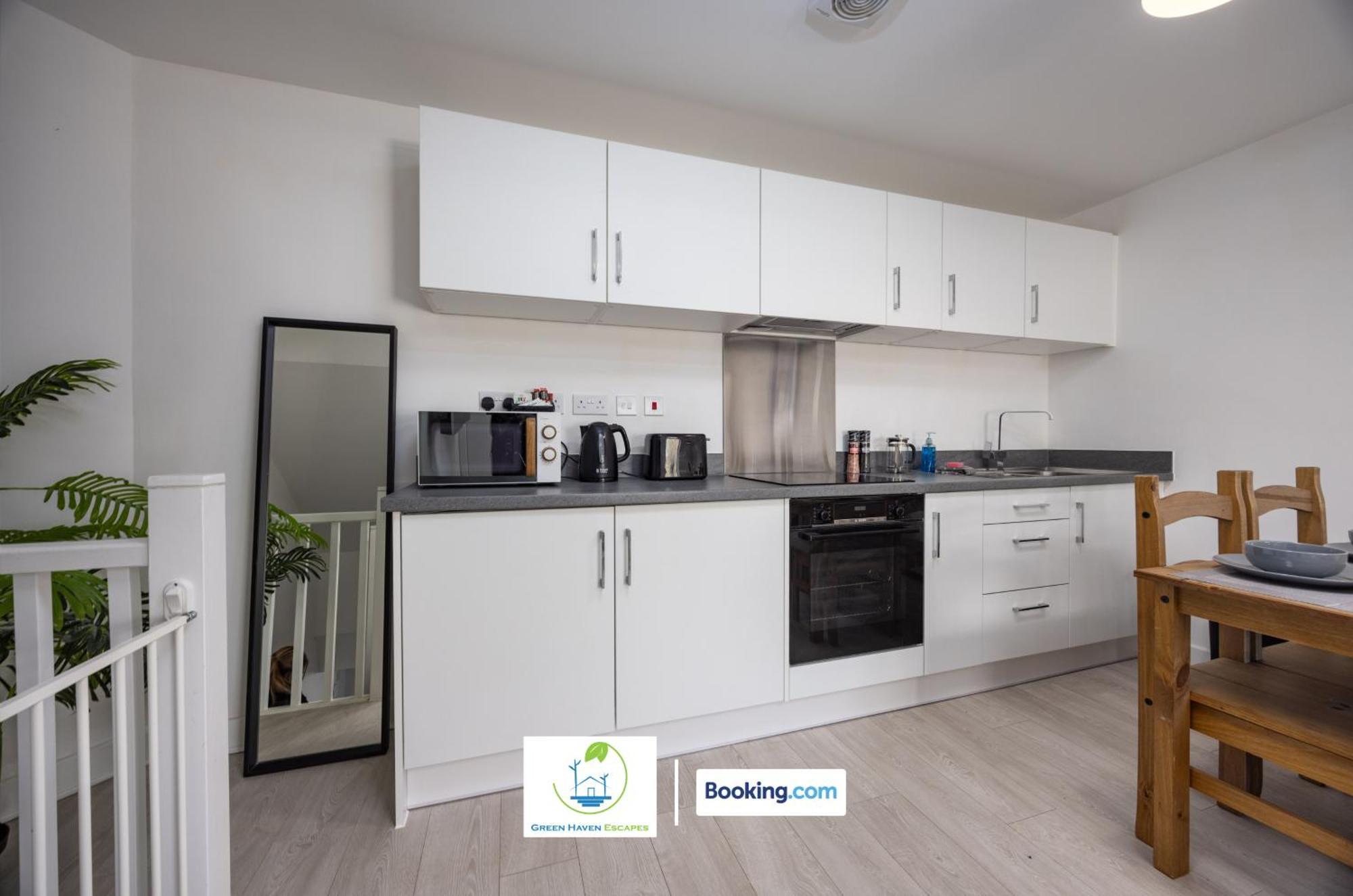 Apartment Cosy Retreat By Haven Escapes Short Lets & Serviced Seacroft With Free Off-street Parking & Pet-friendly *